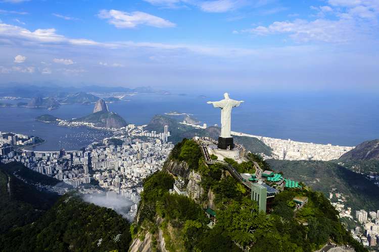 Staande als Christus de Verlosser in Rio de Janeiro